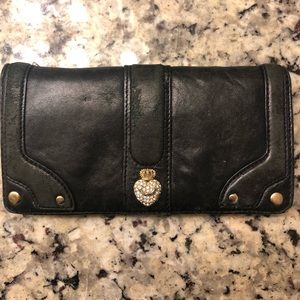 3/25💕. Juicy Couture Leather Wallet!